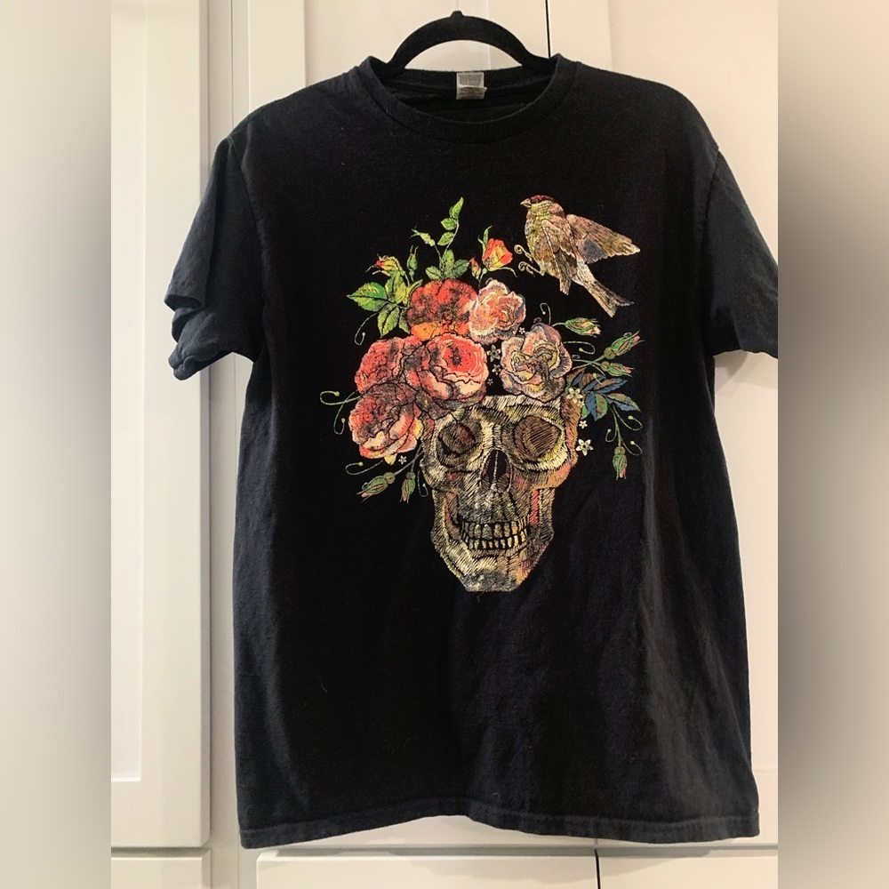 Black T-Shirt Skull Flowers Bird Dark Poe whimsy goth‎ Medium